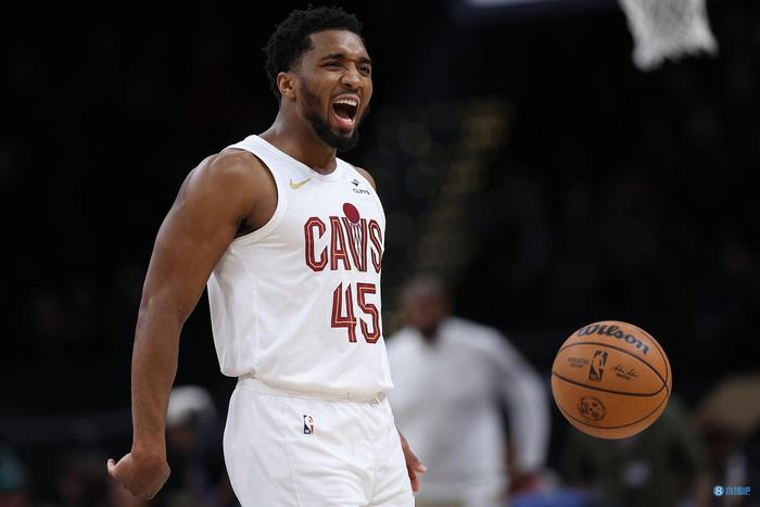  米切尔45分骑士横扫步行者  