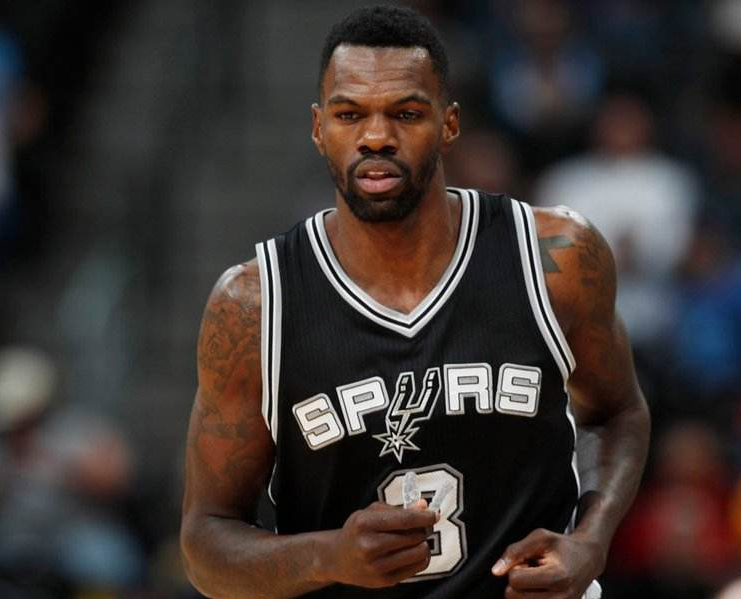  三球22+15+8黄蜂爆冷击败灰熊  